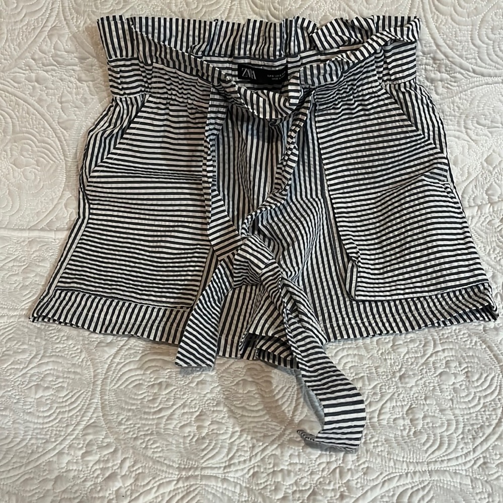 Zara shorts, size‎ small